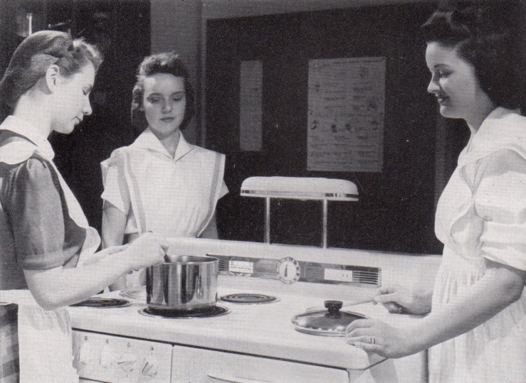 Shimer_College_Home_Economics_cooking_1942